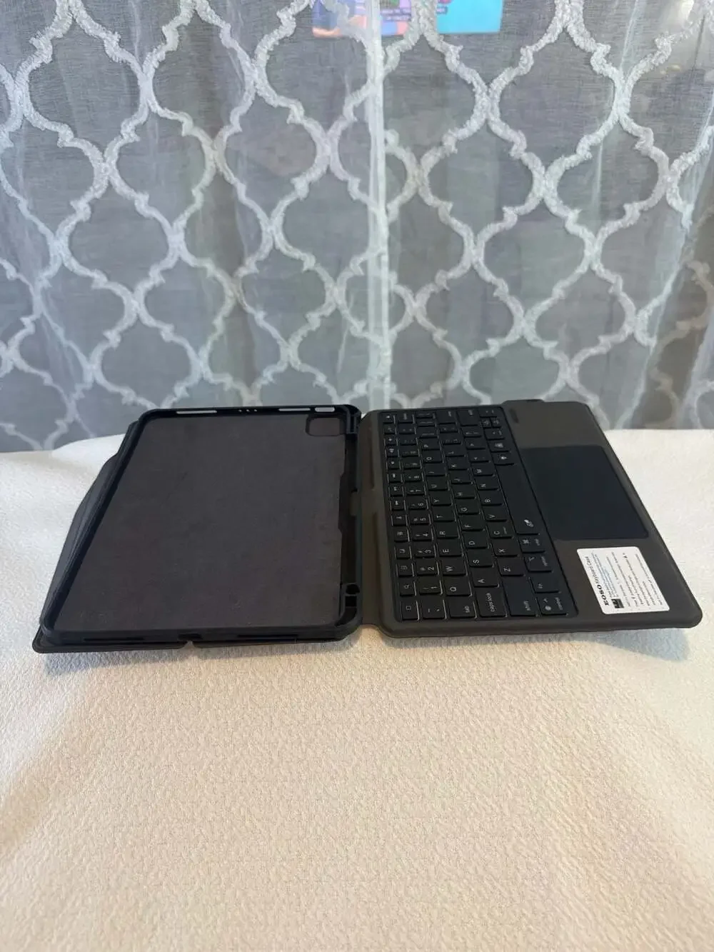 EOSO Bluetooth Keyboard Case with Trackpad and Backlit Keys for iPad